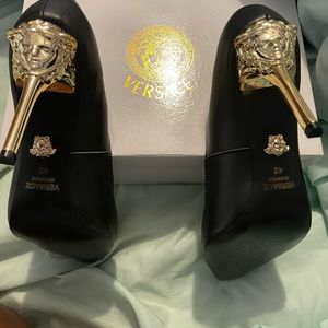 Versace! Versace ! Versace! Size 42 (US 10.5 - 11)